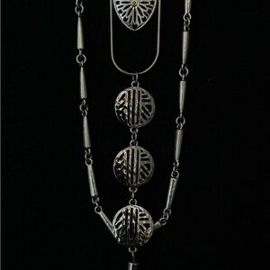 Chic Silver Pendant Necklace